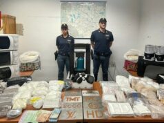 Shiste drogë ndërsa ishte në arrest shtëpie, bie në pranga për herë të dytë shqiptari në Itali