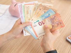 Paga mesatare 830 euro, por gjysma e të punësuarve në vend marrin më pak se 630 euro në muaj