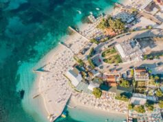 ”Travelandtourworld”: Shqipëria, vendi i vogël magjepsës mesdhetar, po lë gjurmë në skenën botërore turistike