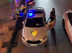 Sërish dy ngjarje të rënda brenda 15 minutave në Tiranë: 27-vjeçari vetëplagoset dhe vdes në spital, tjetri…