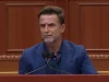 Deputetin e PS Erion Braçe nuk e mbajnë nervat! Shan emigrantin dhe godet gazetarin