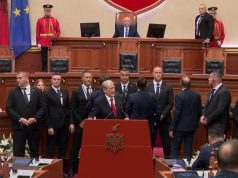 PD bllokon foltoren që në seancën e parë, Llajo- Berishës: Doktor Berisha, kam respekt për ju si pedagog, respektoni rregulloren