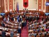 Më pak se 25 minuta seancë/ Opozita bllokon foltoren, shmangen diskutimet, votohet me 82 vota pro programi qeverisës
