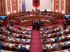 Buxheti i shkon ministrisë që vjedh më shumë”, Balliu e akuzon, Balluku i përgjigjet: Vjedhjen e ke pasur edukatë familjare/ Ndërhyn garda