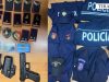 Dilte në rrugë i veshur si polic, arrestohet 20-vjeçari në Kamëz! I gjenden në banesë uniforma, armë sportive dhe dokumente të falsifikuara