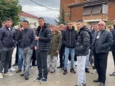 Përfundoi pas hekurave pas sherrit në mbledhjen e Këshillit Bashkiak, banorët e Çërravës në protestë: Arrestimi, politik!