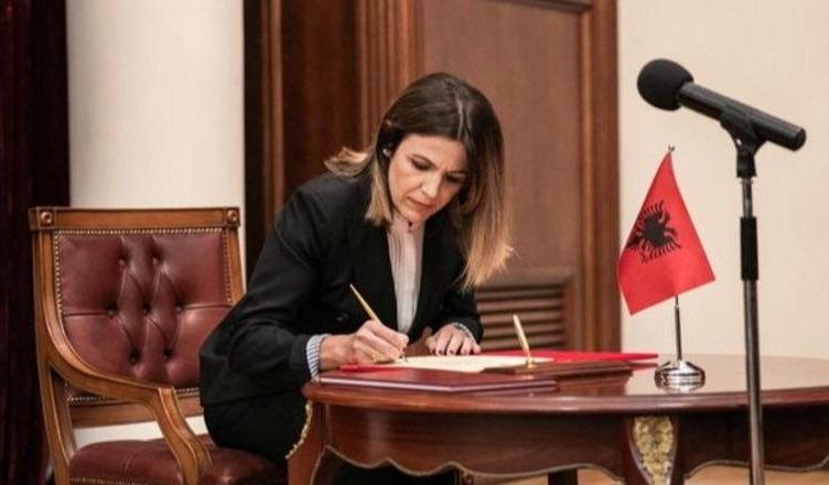 1766070958_fionapapajorgji-752x440