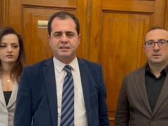 SPAK kërkesë për arrestimin e Ballukut, anëtarët e PD shkojnë në mbledhje te Mandatet, por gjejnë derën e mbyllur: E kanë kthyer Kuvendin privat!