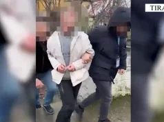 Vodhi me dhunë para duke terrorizuar shitësen, kapet autori i grabitjes së marketit në Yzberisht