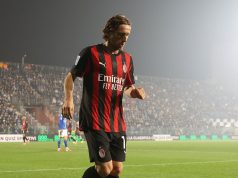 Milan sheh titullin “me dylbi”/ Como merr barazimin në “San Siro”, Inter tani duket larg