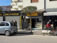 Tentohet të grabitet argjendaria në Pogradec, pronari: Më kanë vjedhur biznesin tre herë