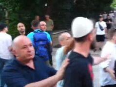 Përpalsje para selisë së PD, mbështetësit demokratë përleshen me protestuesit
