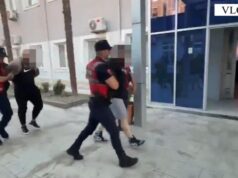 Ndihmuan Geraldo Bibën të tërhiqte zvarrë protestuesin në Zvërnec, arrestohen dy rojet private të sigurisë! Rezultojnë pa licencë