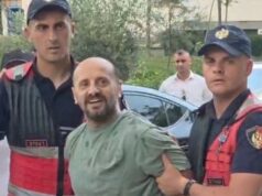 Ishte duke protestuar! Policia shoqëron në komisariat Dritan Goxhajn