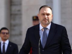 Ministri i Mbrojtjes me 7 paga shteti/ Nufi bën miliona nga bordet, 30 mijë euro vetëm nga “Durrës Marina” dhe “Kayo”