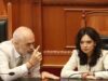 “Lugëndryshkurit e familjes sonë…”/ “Kaq shumë gurë hodhën përmbi mua, s’më frigojnë…”, Spiropali ironizon Ramën: Algoritmet, konspiracionet haluçinante… gjuha e shthurur