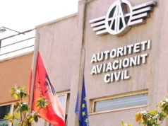 Festimet për Pavarësinë e SHBA-së, Aviacioni Civil ndalon për 3 orë ngritjen e dronëve që filmojnë protestën, afër Pallatit të Kongreseve