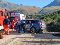 Aksident i rëndë në Delvinë, një i vdekur dhe tre të plagosur si pasojë e përplasjes së dy automjeteve