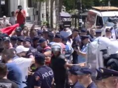 “Qytetarët u tërhoqën zvarrë si në Zvërnec”/ Tensionet në protestën para Parlamentit, Komiteti Shqiptar i Helsinkit: Të respektohen të drejtat dhe standardet e KEDNJ-së