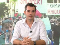 “I erdhi fundi kësaj klase politike! Dorëheqje”, Erion Murataj thirrje Ramës dhe Berishës: Dëgjoni kërkesat e protestuesve, ndryshe ata dinë “të flasin”!