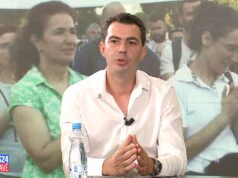 Murataj ironizon Ramën: Lajm është që Shqipëria shkoi në PE, protesta e ka nxjerrë mbretin lakuriq në sytë e Europës