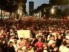 Protestë historike në Tiranë/ Sheshi i mbushur si asnjëherë tjetër, nga Ministria e Brendshme tek “Rogner” det protestuesish