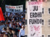 Banderola në Universitetin Politeknik jehonë protestës/ Pjesë e tubimit në ditën e 30 të revoltës shqiptare, 5 eurodeputetë! Thirrja e qytetarëve: Rama jep dorëheqjen