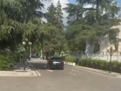Protestuesit nuk e kursejnë Ballën, godasin me vezë automjetin e tij