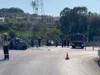 Aksidenti fatal te rrethrrotullimi i TEG-ut, policia: Betonierja u përplas me Audi-n dhe më pas çau barrierat, ra në nivelin e poshtëm të aksit