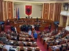 Tensione në Kuvend për projektligjin në fushën e mbrojtjes me SHBA-në, Peleshi-PD: Shkoni dhe lexojeni, s’do miratohet pa e studiuar