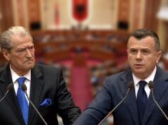 Berisha shpërthen ndaj Ballës: Je “bundrra”, bën pazaret e Suel Çelës. Të dëgjojmë zërin e qytetarëve, fund parlamentit!