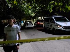Atentat në Elbasan/ Tre të rinj plagosen me pistoletë, polici jashtë shërbimit ndoqi autorin, dyshohet se ndodhet brenda lagjes ‘Vullnetar’! Në vendngjarje gjenden 6 gëzhoja