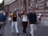 Ambasadori i Spanjës shihet mes protestuesve