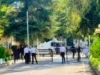Sot seanca e fundit plenare, protestuesit “rrethojnë” Kuvendin: Nuk na përfaqëson Parlamenti i krimit!