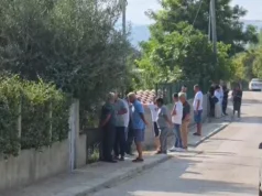 Vrau me armë gjahu ish-vjehrrin e tij dhe plagosi ish-vjehrrën/ Zbardhet krimi në Roskovec, autori mori peng ish-gruan dhe u largua me makinë i armatosur