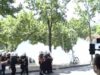 Policia shpërndan protestuesit me dhunë, deputetët dhe ministrat e PS “arratisen” nga Parlamenti! Makinat zyrtare largohen me shpejtësi