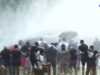 “Kërkohet dorëheqja e Ramës”/ Gaz lotsjellës dhe dhunë policore, media italiane ndan pamjet nga protesta e djeshme para Kuvendit: Shqiptarët revoltë kundër korrupsionit