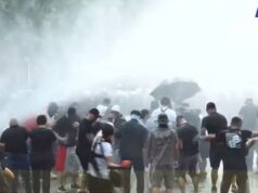 “Kërkohet dorëheqja e Ramës”/ Gaz lotsjellës dhe dhunë policore, media italiane ndan pamjet nga protesta e djeshme para Kuvendit: Shqiptarët revoltë kundër korrupsionit