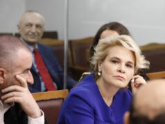 Nis gjyqi në themel për ish-çiftin/ Ilir Meta dhe Monika Kryemadhi të pranishëm në seancë, ish-presidenti përfaqësohet nga një avokat tjetër