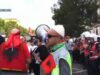 Protestuesit ‘rrethojnë’ nga çdo cep Kuvendin/ Tentojnë të çajnë kordonin e efektivëve, shoqërohet me forcë Arben Kola dhe një tjetër protestues